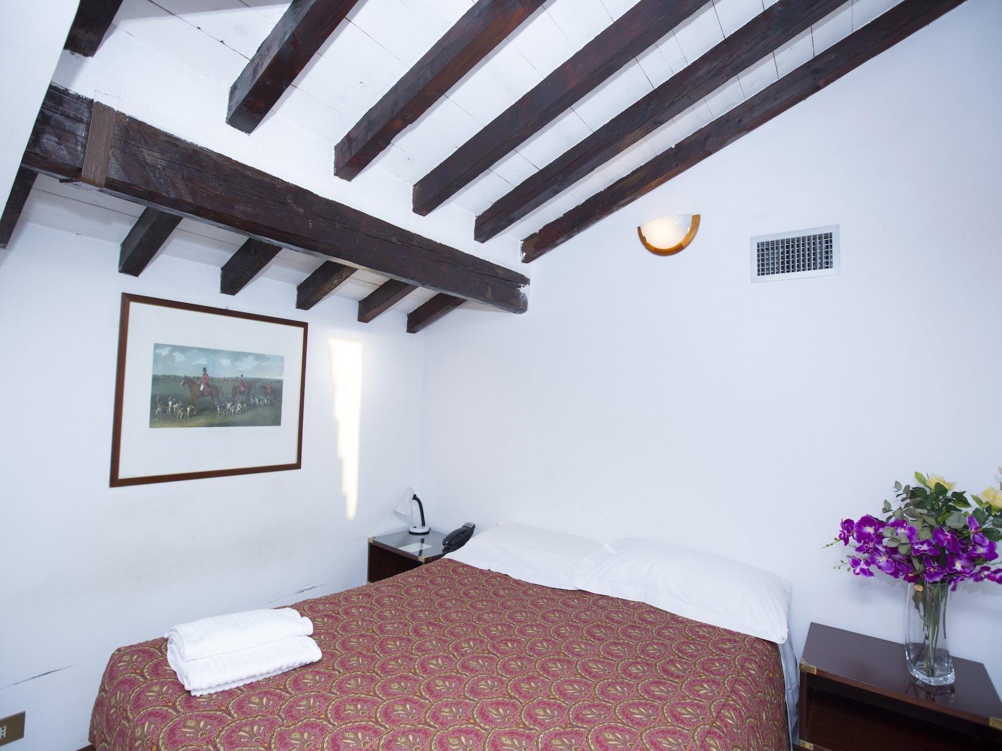 Tassoni Aparthotel 3*