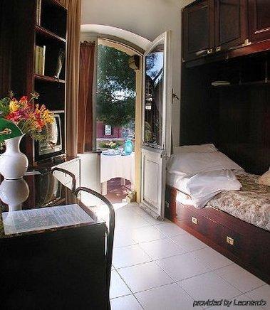 Tassoni Aparthotel Rome